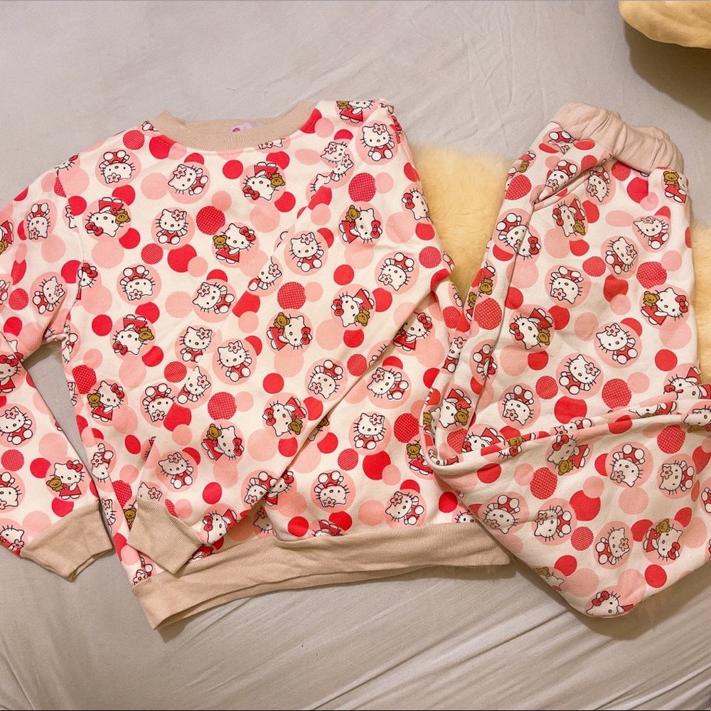 Hello kitty sleepwear